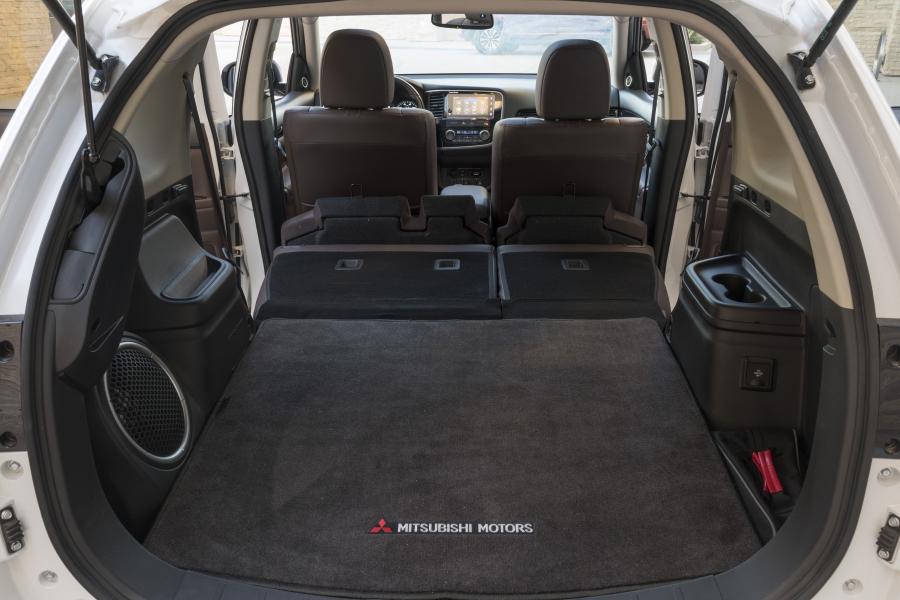 Багажник Mitsubishi Outlander GT PHEV Exterior Package 2017 года  (NA) (фото 12 из 15)